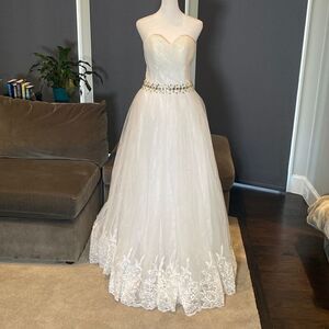 Women’s White Wedding Dress Sleeveless Corset Back Silver Beading Size 6 NWOT